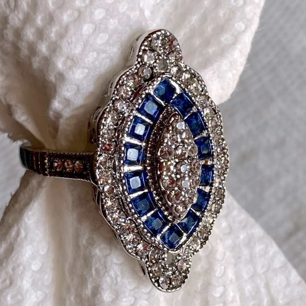 Fashion ring. Size 8